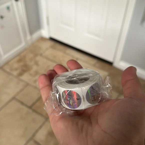 Roll of 500 Holographic Thank You Stickers. NWT. - Picture 3 of 3